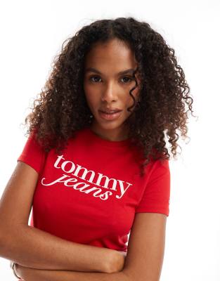 Tommy Jeans - Knapp geschnittenes T-Shirt in Rot und Weiß mit Retro-Schriftzug