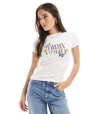 Tommy Jeans - Knapp geschnittenes T-Shirt in Weiß mit Print