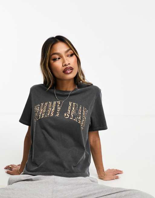 Tommy Jeans - Kortærmet T-shirt med collegelogo med leopardprint i koksgrå