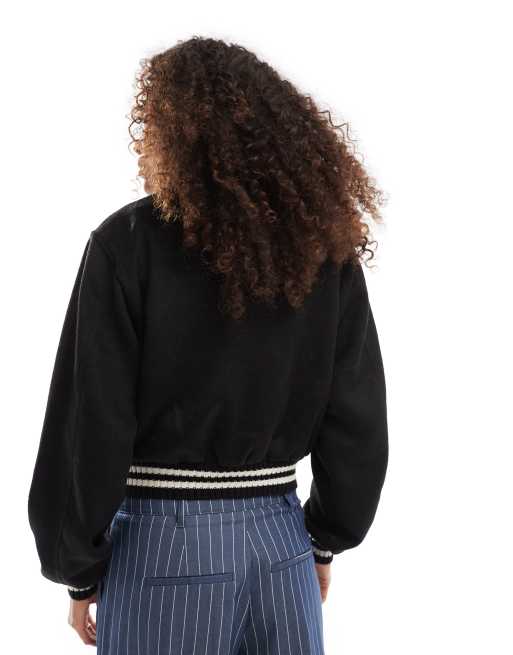 Tommy Jeans – Kurz geschnittene College-Bomberjacke aus Wolle in Schwarz, 4 von 4