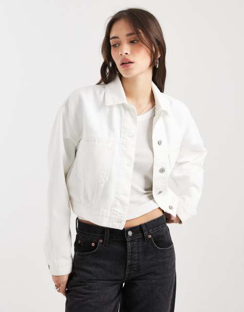 Tommy Jeans – Kurz geschnittene Oversize-Truckerjacke aus Denim in Weiß  - view 1