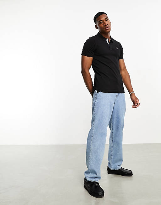 Tommy Jeans – Kurzärmeliges Poloshirt in Schwarz mit schmaler Knopfleiste |  ASOS