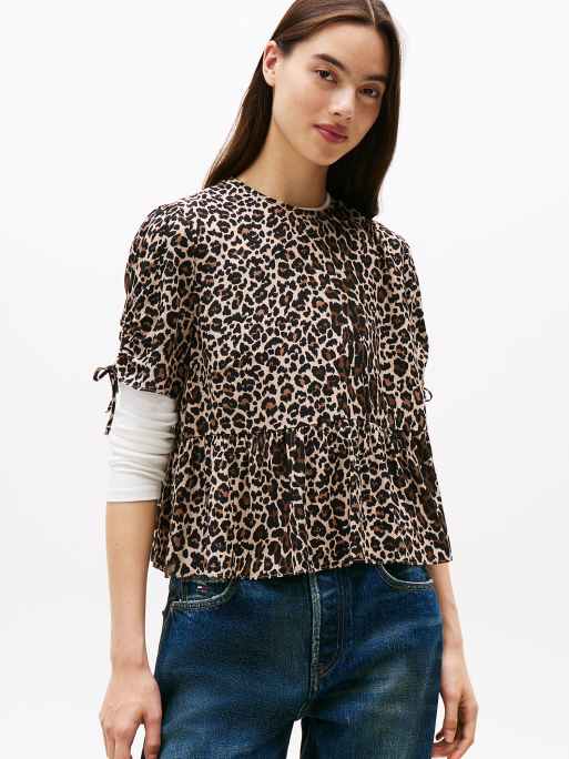 Tommy Jeans – Kurzärmlige Bluse mit mehrfarbigem Leopardenmuster