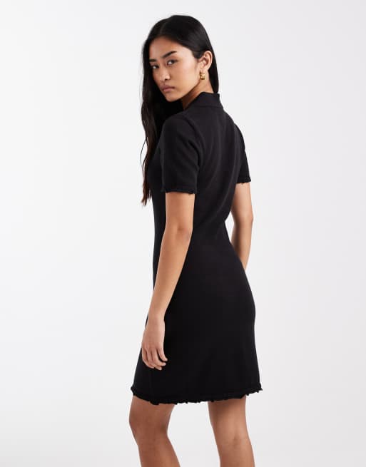 Tommy Jeans – Kurzes Polokleid in Schwarz mit Kräuselsaum, 4 von 4
