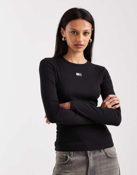 Tommy Jeans – Langärmliges T-Shirt in Schwarz mit Aufnäher - view 1