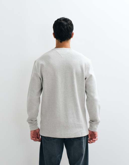 Tommy Jeans – Langarmshirt in Hellgrau mit Waffelstruktur, 5 von 5