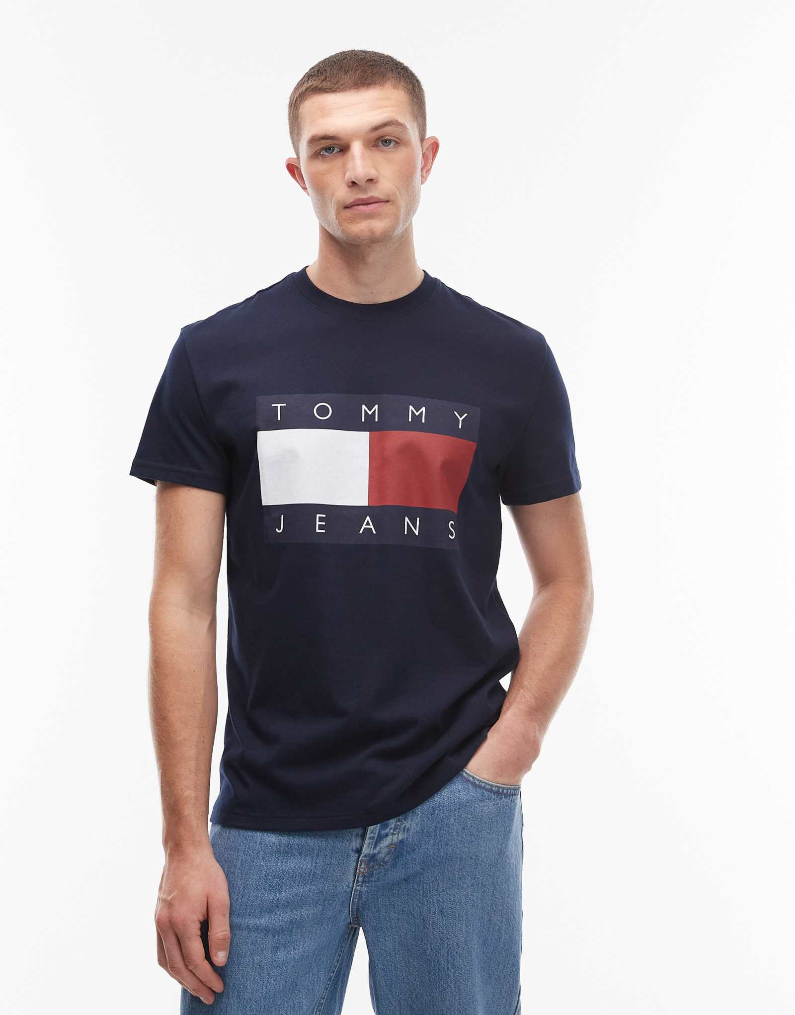 Футболка с крупным флагом Tommy Jeans темно-синего цвета