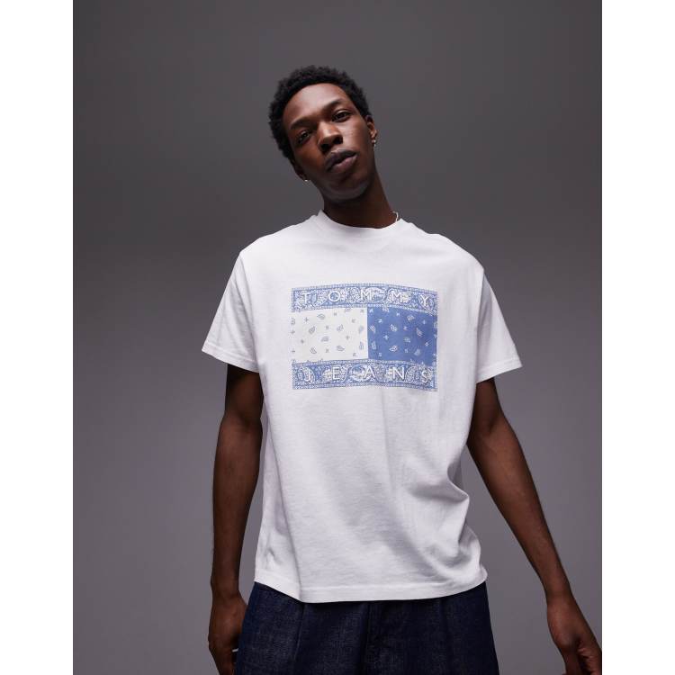 【 Jeans】 Paisley Flag T-shirt ★関税込★ Tommy Jeans large paisley flag T-shirt in white and blue | ASOS
