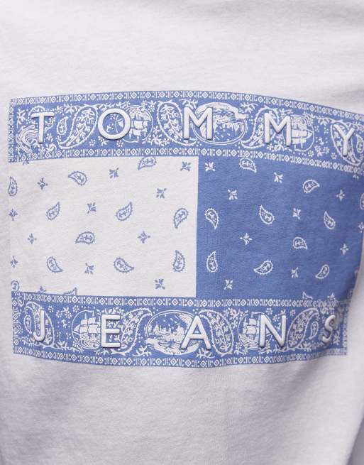 【 Jeans】 Paisley Flag T-shirt ★関税込★ Tommy Jeans large paisley flag T-shirt in white and blue | ASOS