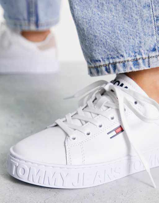 Ciudad Menda objetivo Agacharse Tommy Jeans leather flag logo sneakers in white | ASOS