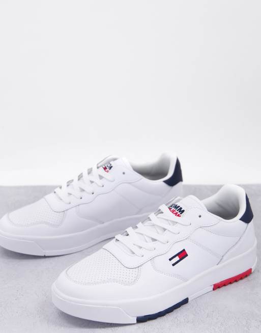 Tommy Jeans – Leder-Sneaker in Weiß mit kleinem Flaggenlogo