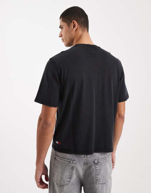 Tommy Jeans lifted classic center logo t-shirt in black , 3 of 5