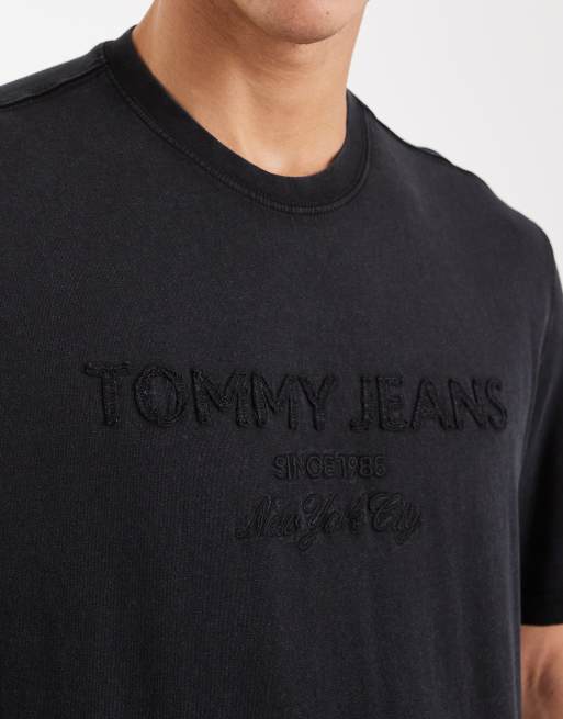 Tommy Jeans lifted classic center logo t-shirt in black , 5 of 5