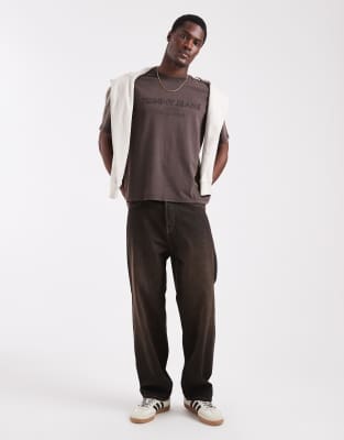 Tommy Jeans Lifted Classic Center Logo T-shirt In Brown