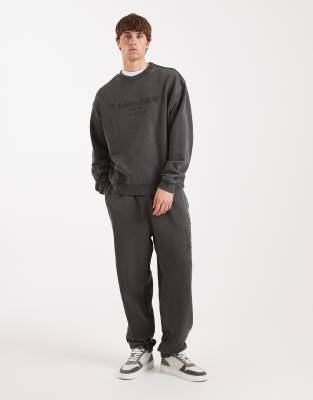 Tommy Jeans Lifted Classic Centre Logo Sweatshirt In Gray