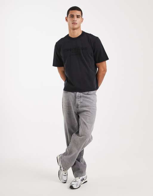 Tommy Jeans – Lifted – T-Shirt in Schwarz mit klassischer Passform und mittigem Logo , 2 von 5