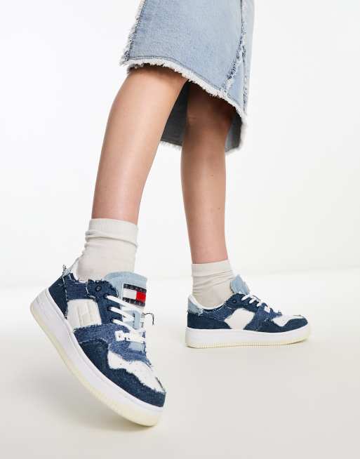 Tommy Jeans – Ljusblå basketskor i denim