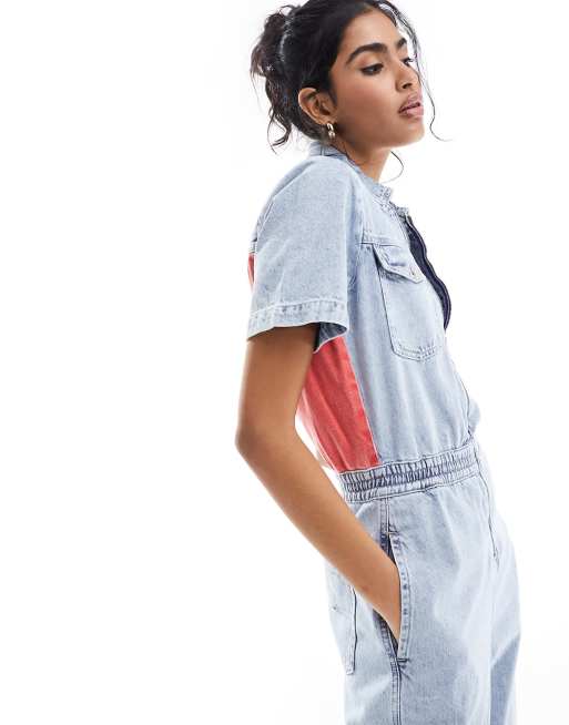 Tommy Jeans – Ljusblå, tvättad overall i denim med stor flagga, 3 av 4