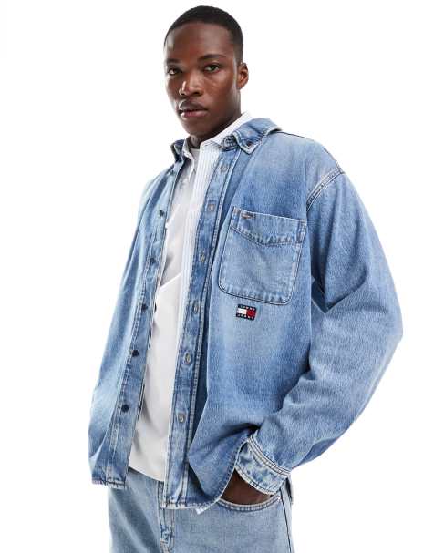 Tommy Jeans – Locker geschnittene Jeans-Hemdjacke in Blau mit Used-Optik - view 1