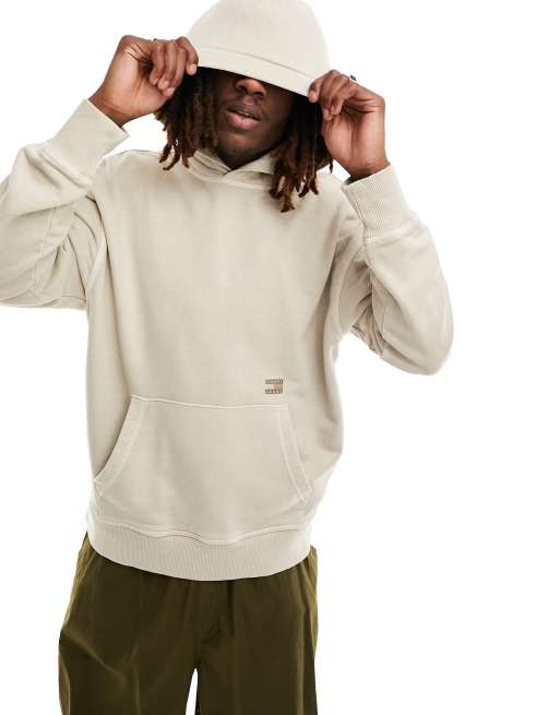 Tommy Jeans – Locker geschnittener Kapuzenpullover in Beige mit farblich abgestimmtem Logo-Aufnäher