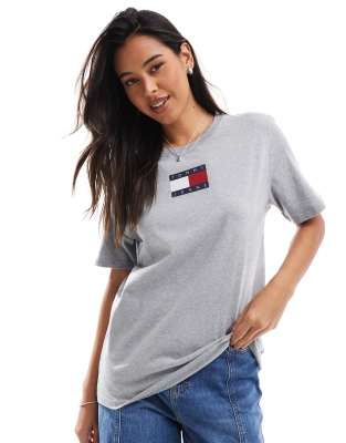 Tommy Jeans - Locker geschnittenes T-Shirt in Grau mit Logo