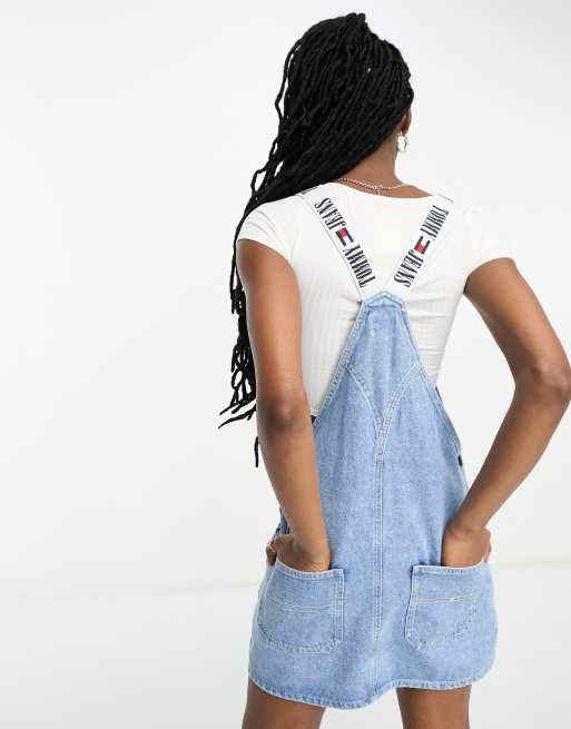 Tommy Jeans Curve DUNGAREE DRESS MIDI - Denim dress - blue denim 