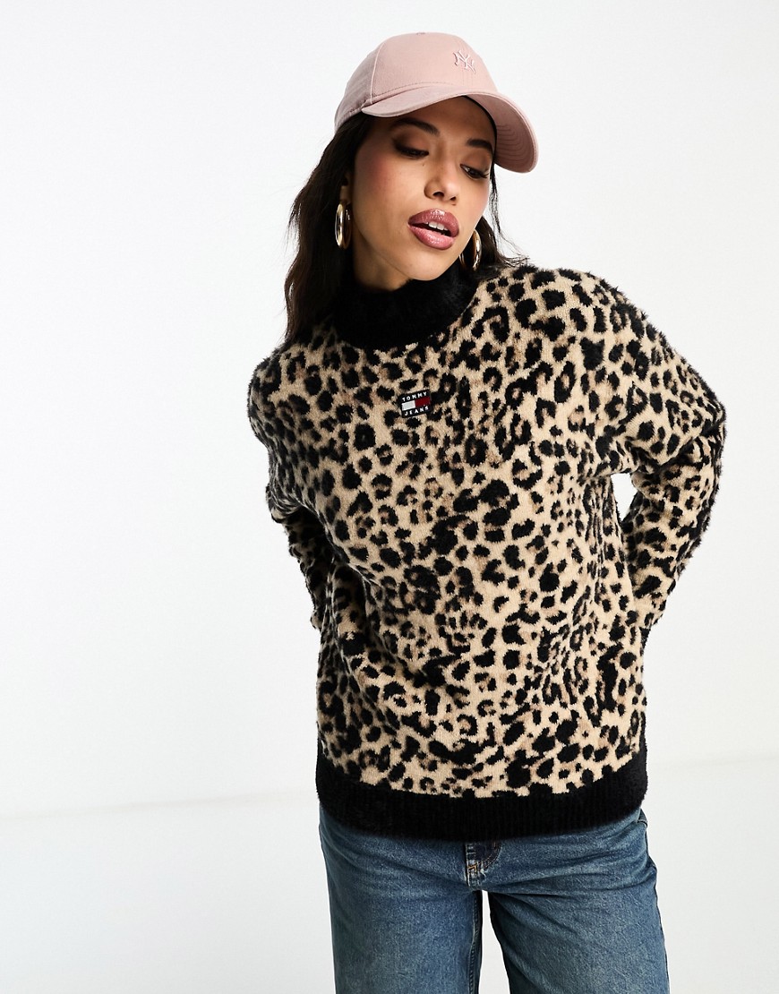 Tommy Jeans logo turtleneck sweater in leopard print-Brown
