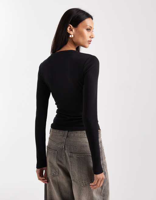 Tommy Jeans long sleeve badge logo t-shirt in black, 4 of 4