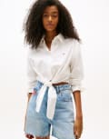 [Tommy Jeans] Tommy Jeans long sleeve tie front logo shirt in white S White