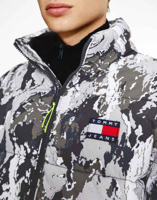 Hilfiger best sale camo jacket