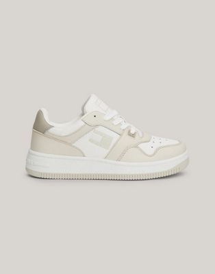 Tommy Jeans Low Trainers in White and beige - ASOS Price Checker