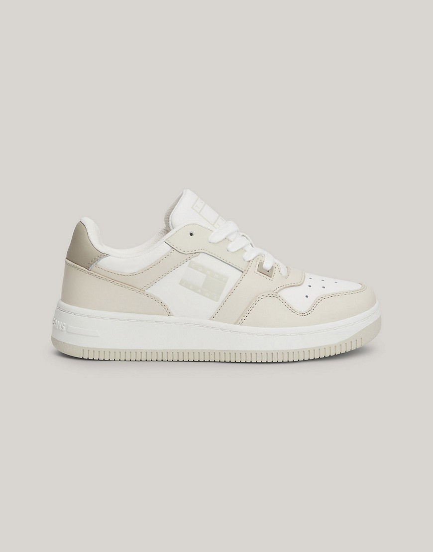 Tommy Jeans Low Trainers in White and beige