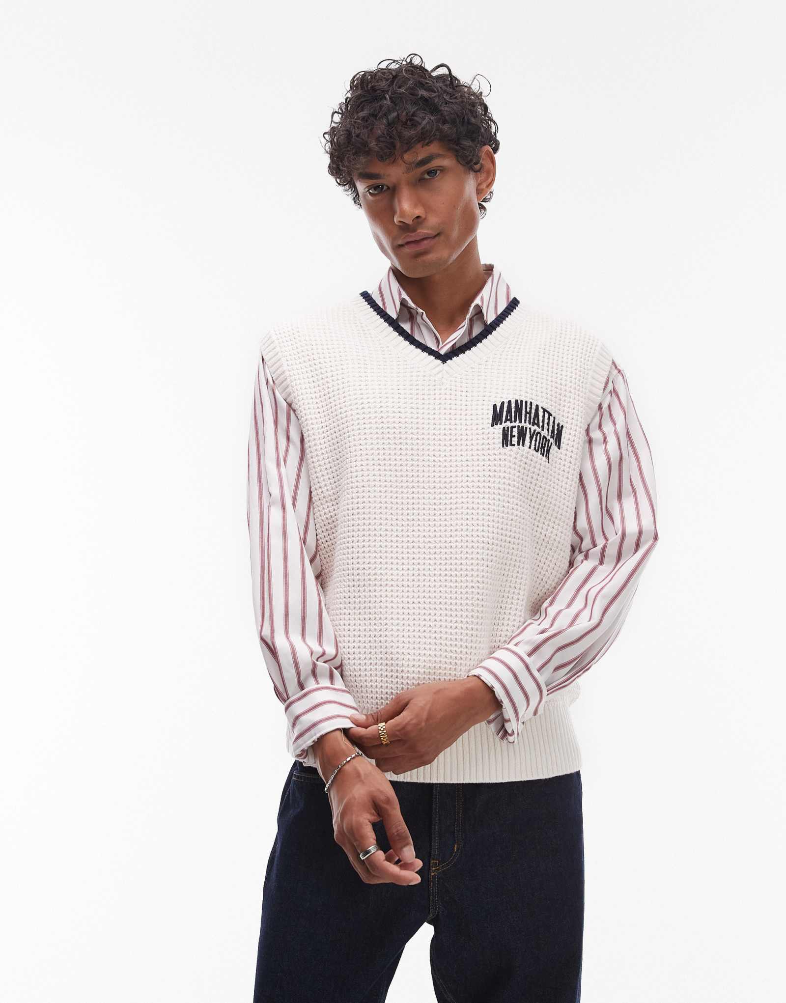 Вязаный жилет Tommy Jeans manhattan темно-белого цвета
