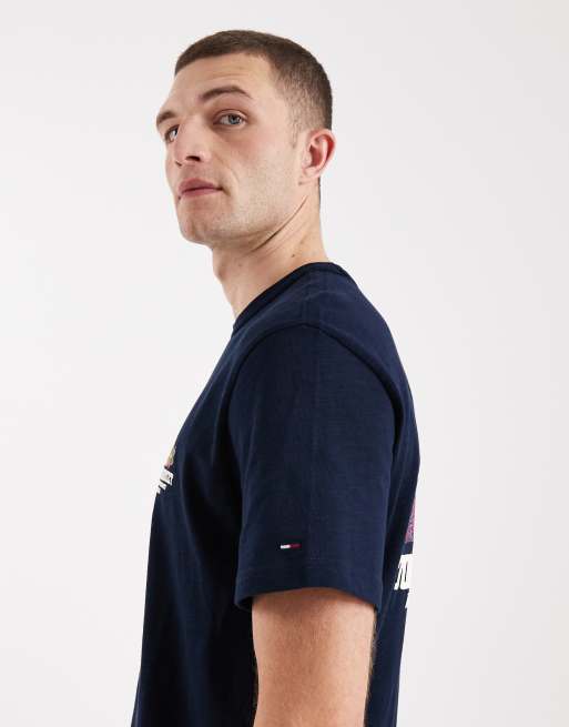 Tommy Jeans – Marinblå, avslappnad t-shirt med fruktlogga, 4 av 5