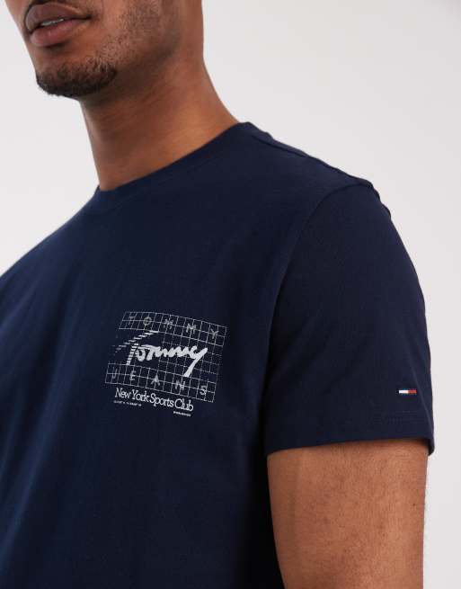 Tommy Jeans – Marinblå t-shirt med flagglogga baktill, 3 av 5