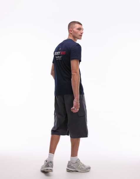 Tommy Jeans - Marineblå T-shirt med grafisk college-print på ryggen - view 1