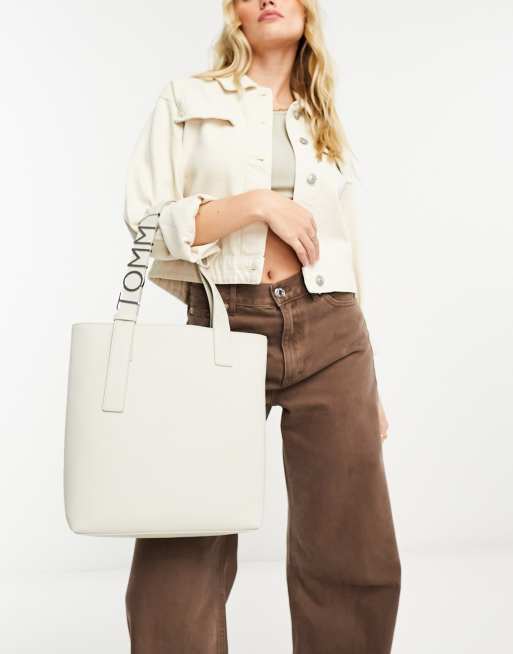 Tommy Jeans – Markante Tragetasche in Steinbeige