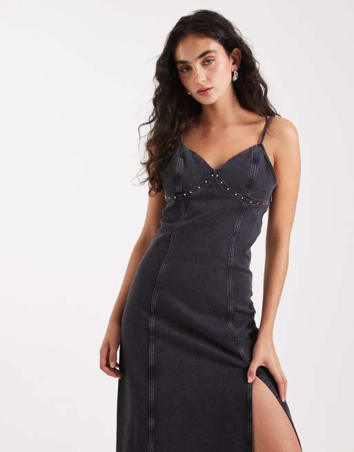 Tommy Jeans – Maxi-Jeanskleid in verwaschenem Schwarz mit Nietenbesatz, 2 von 4