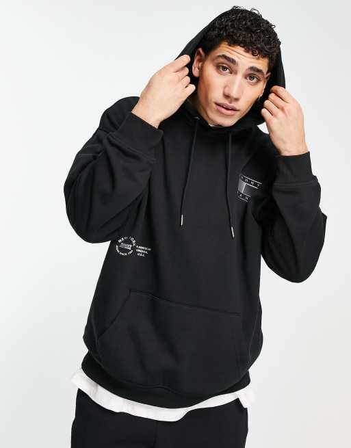 Tommy Jeans – Metallic Capsule – Kapuzenpullover in Schwarz mit lockerem  Schnitt und Flaggenlogo am Rücken | ASOS