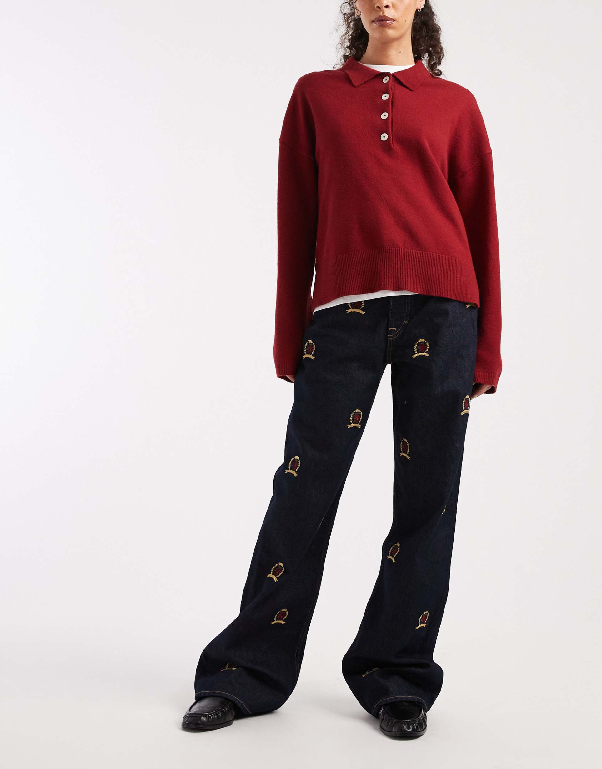 tommy jeans mia all-over crest relaxed straight jeans in dark indigo wash