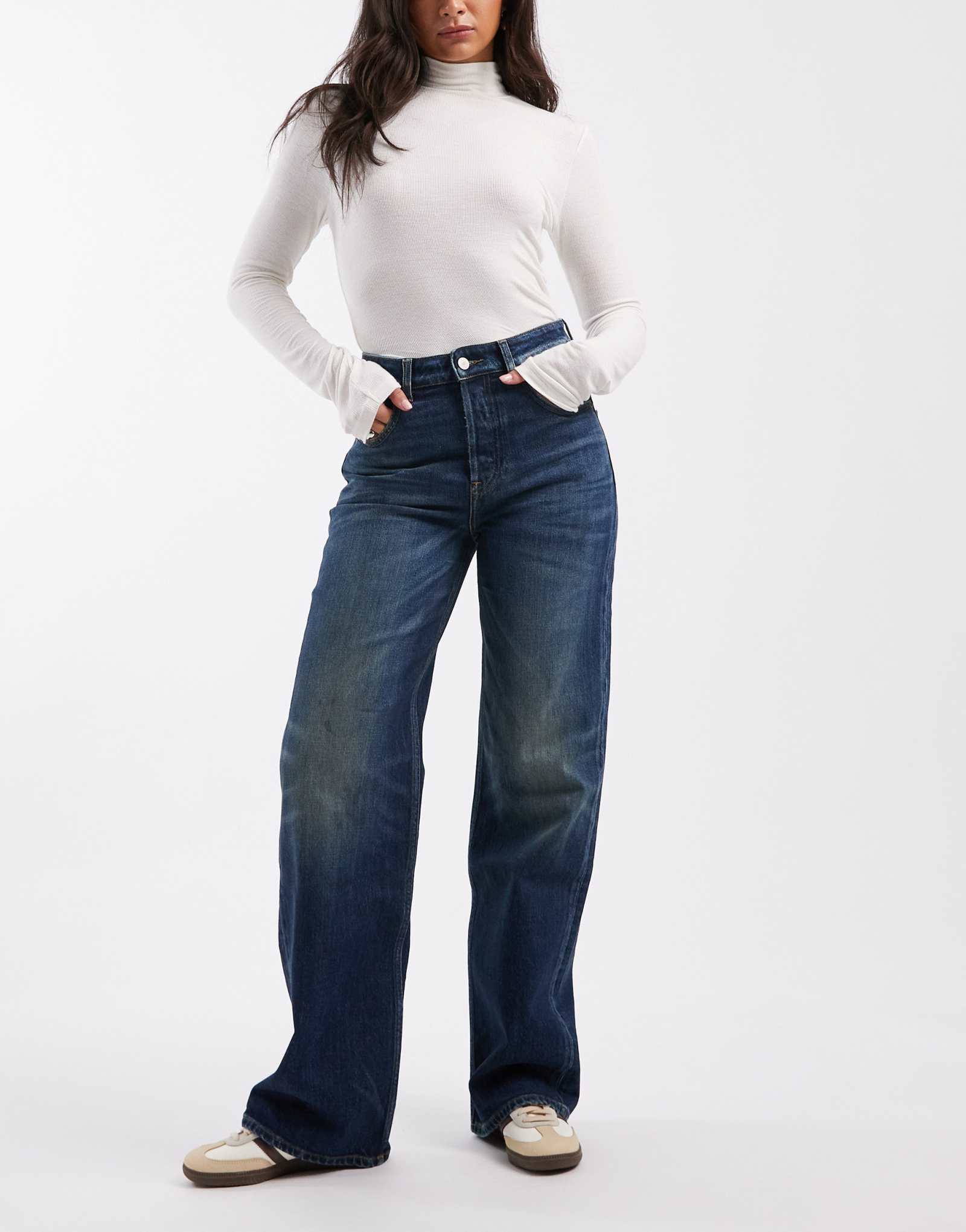 Свободные прямые джинсы Tommy Jeans Mia средней посадки темного цвета с эффектом стирки