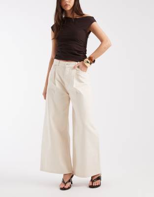Tommy Jeans Mid Rise Baggy Pleated Jeans In White