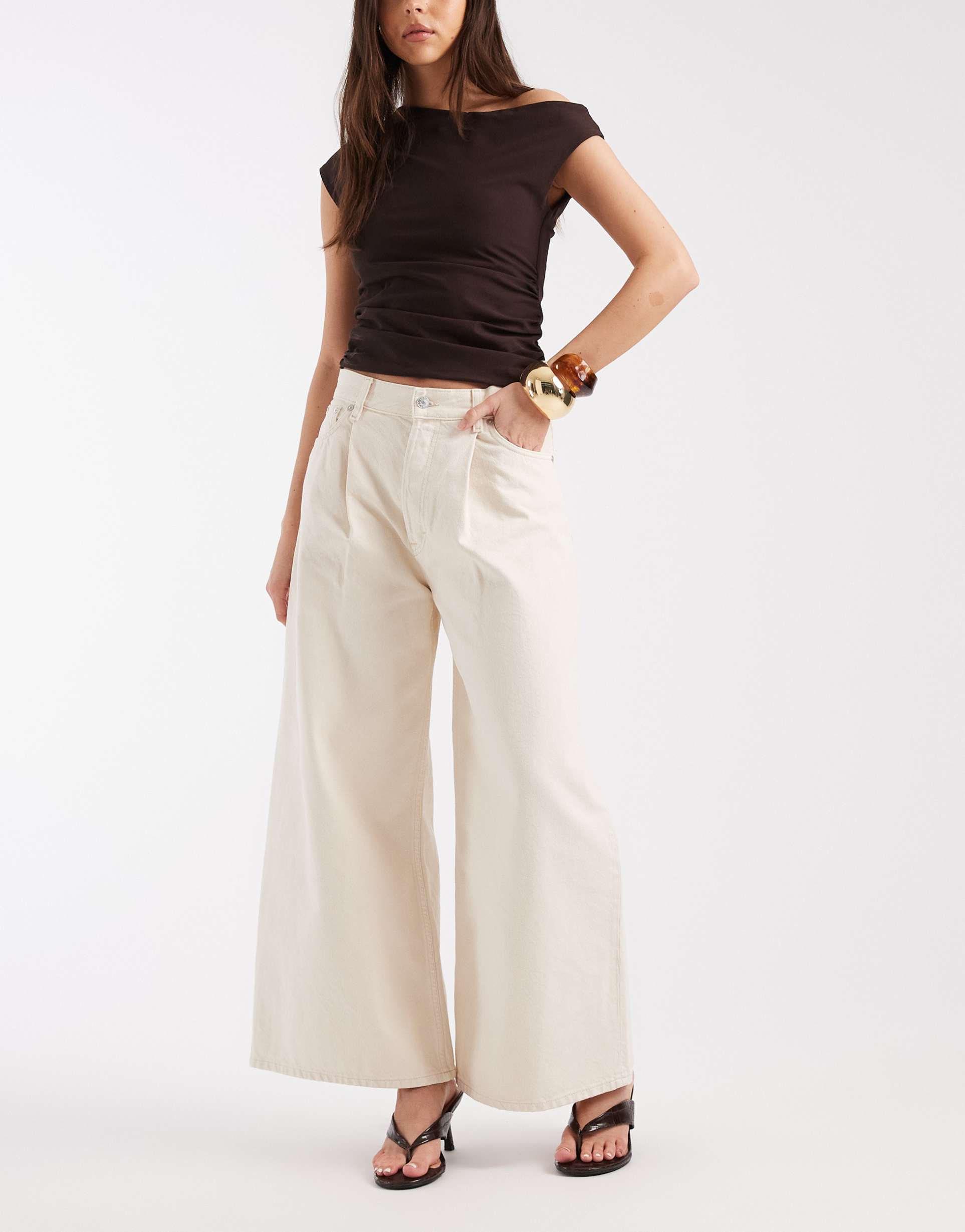 tommy jeans mid rise baggy pleated jeans in cream