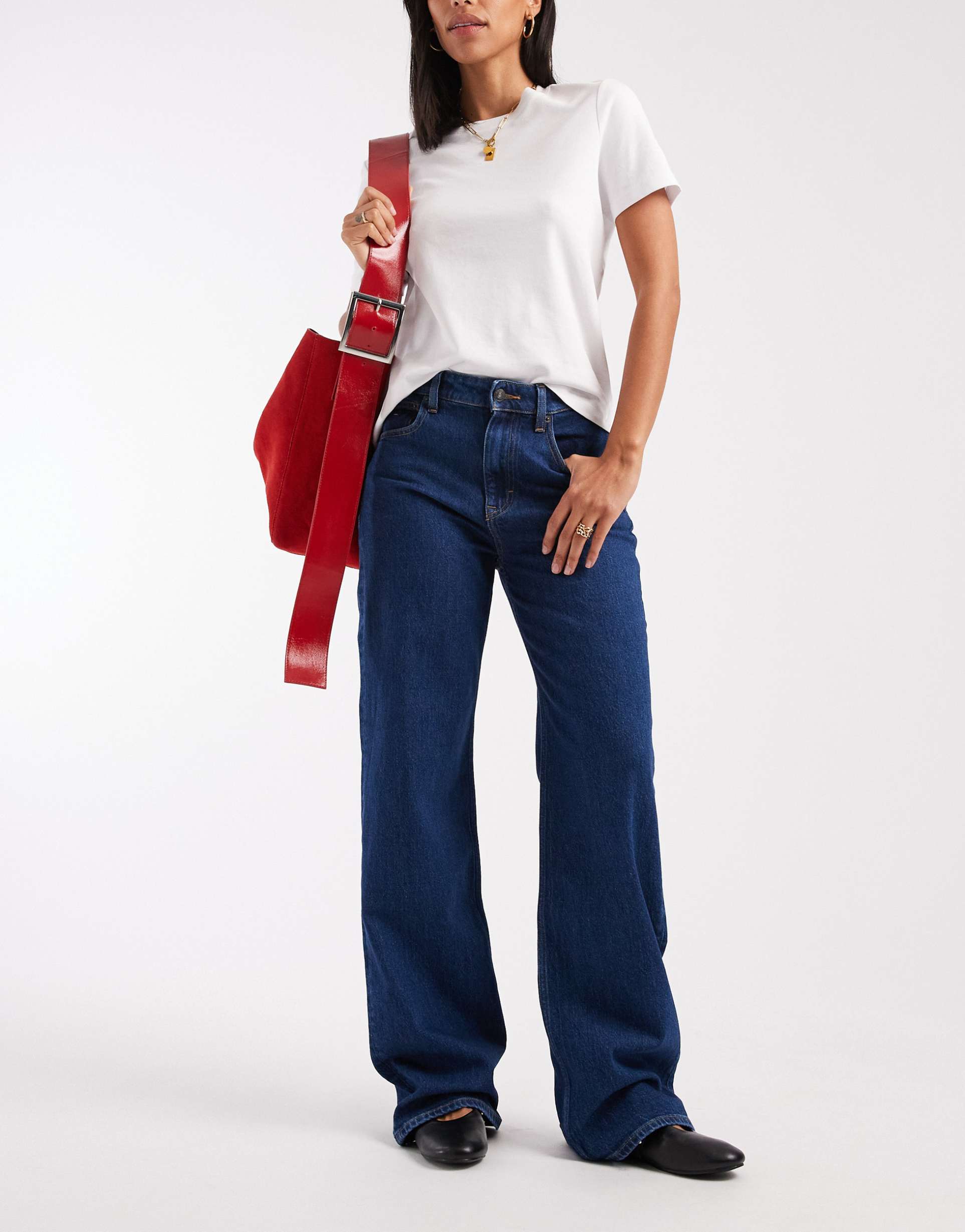 tommy jeans mid rise mia relaxed straight leg jeans in dark wash