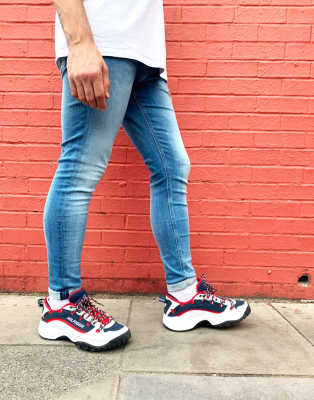 tommy hilfiger light wash jeans
