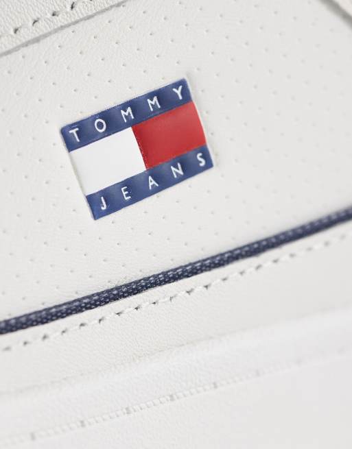 Tommy Jeans Milton leather trainers in white, 2 of 5