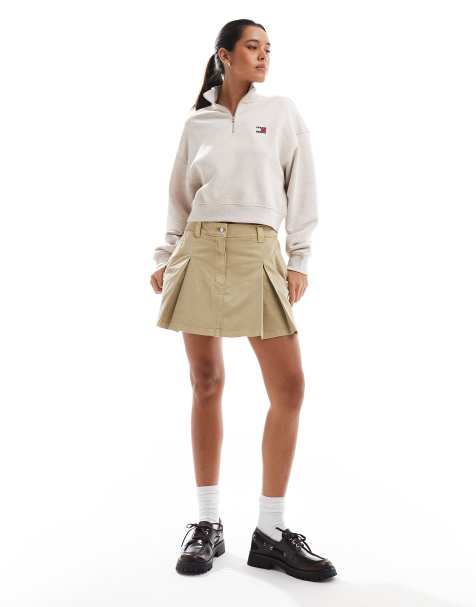Tommy Jeans – Mini-Faltenrock in Hellbraun mit Pattentaschen - view 1