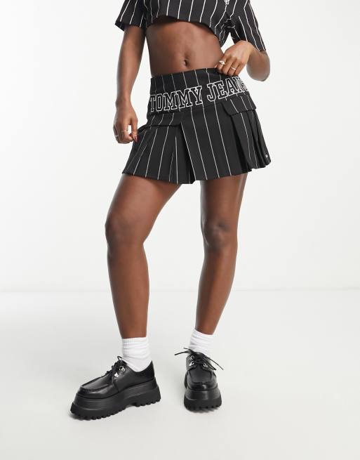 Tommy Jeans - Mini-jupe d'ensemble à fines rayures - Noir 