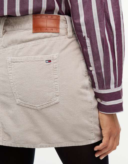 Tommy Jeans Mini-jupe en velours côtelé couleur poussière de calcaire, 3 de 6