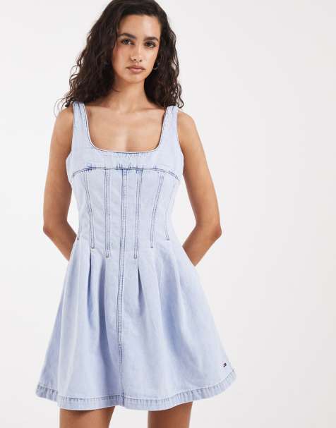Tommy Jeans - Minikjole med lægdetaljer i denim i lys vask - view 1